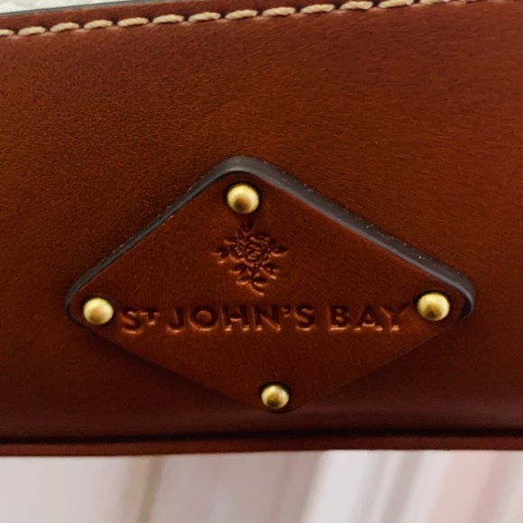 NEW ST JOHNS BAY MULTI COMPARTMENT WHITE & TAN PURSE W/LONG EXTENDED STRAP - Picture 8 of 10